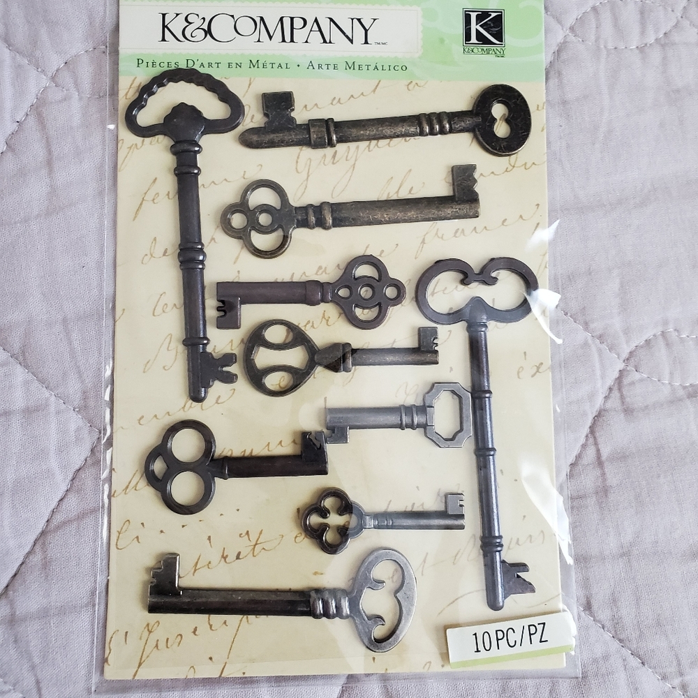 SOLD •4/$20• Bronze metal keys
